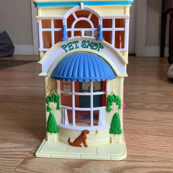 Fisher-Price Loving Family Sweet Streets Beauty salon and Pet Shop - Picture 8 of 9